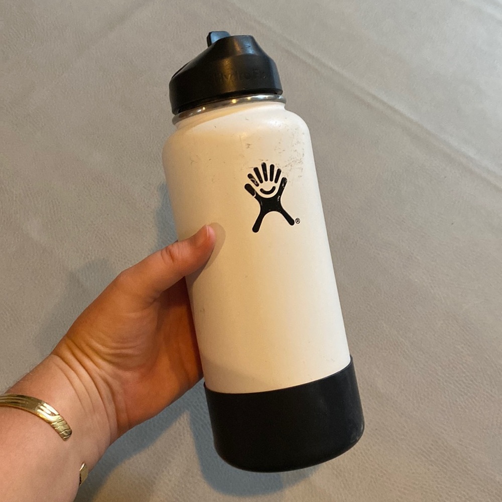 Hydro Flask 32 oz Tumbler in white